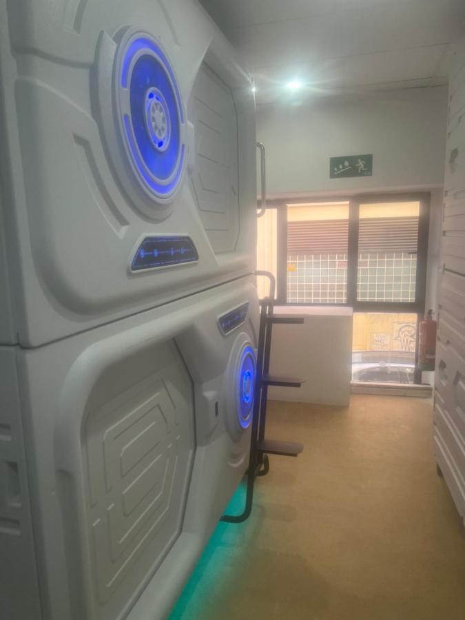 Flor Hostel Capsules Madrid Eksteriør bilde